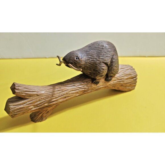Vintage Carved Wood Art Detailed Beaver on a Log signed E. Hirt 8" x 4" - Picture 6 of 15